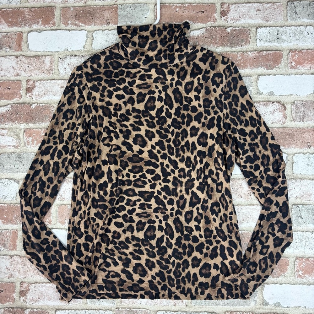 H&M | Large Leopard print mock neck long sleeve top 🐆